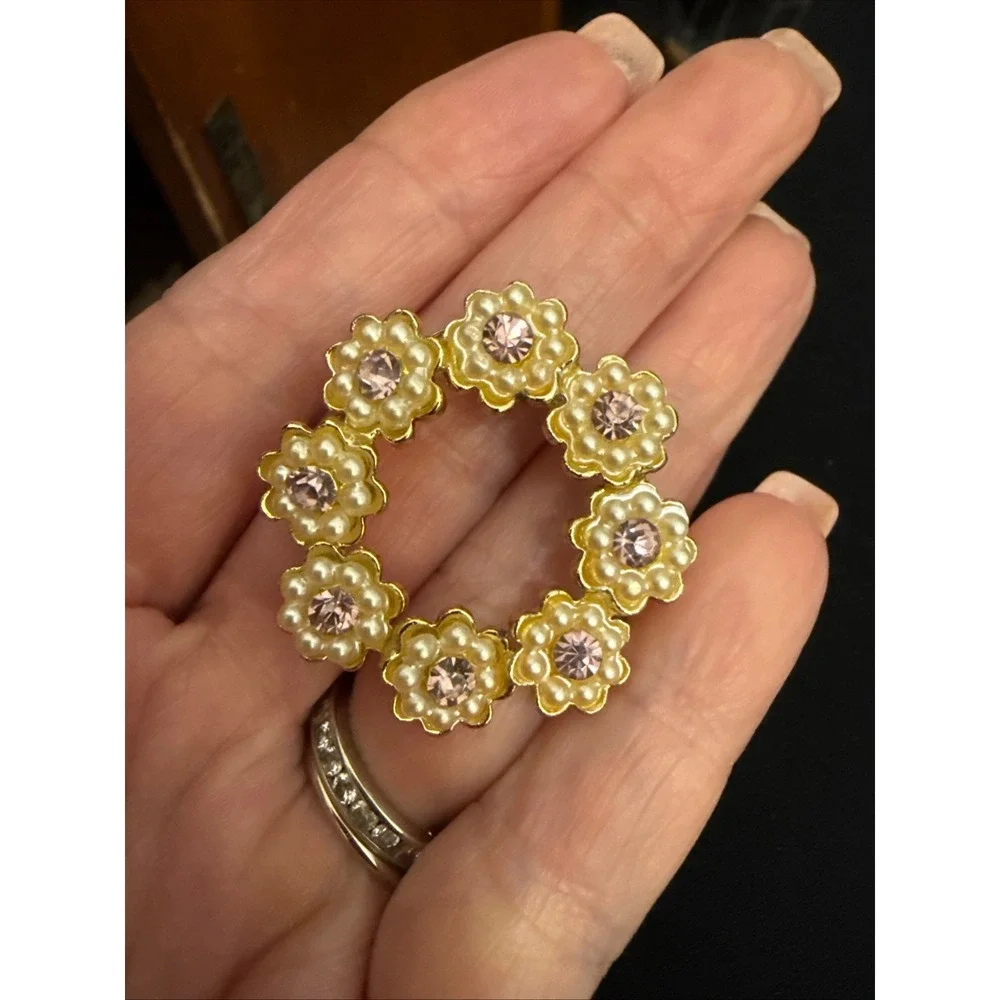 Gold Tone Faux Pearl‎ Lavender Rhinestone Floral Circle Brooch Pin Vintage
